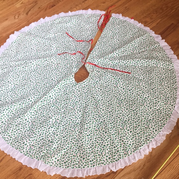 Handmade Christmas tree skirt - Picture 1 of 10